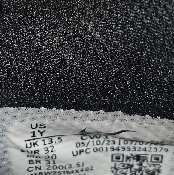 Nike Kids Black and White Sneakers - Picture 7 of 7